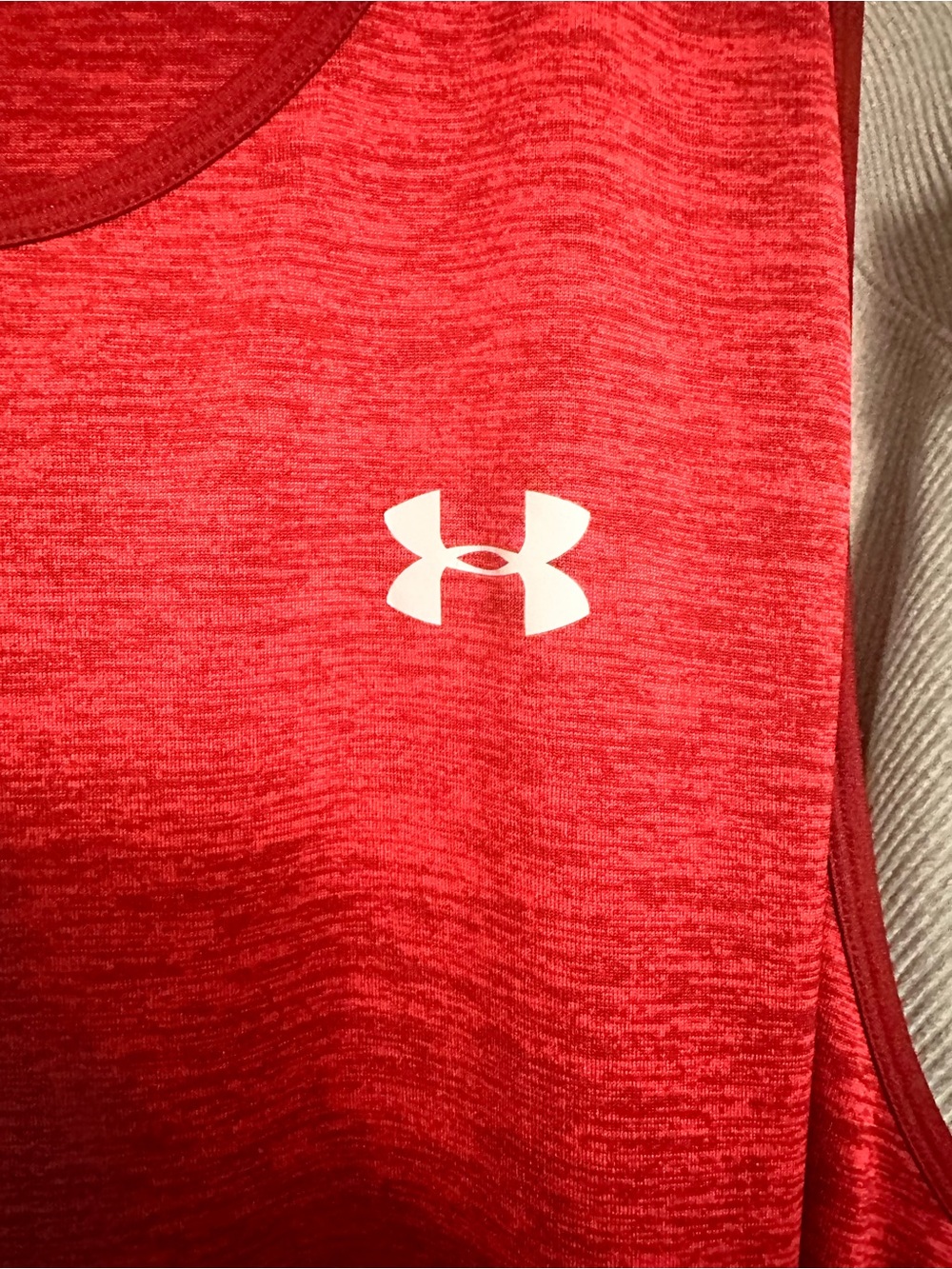 Under Armour The Tech Tank Red Sleeveless Shirt - Picture 3 of 6